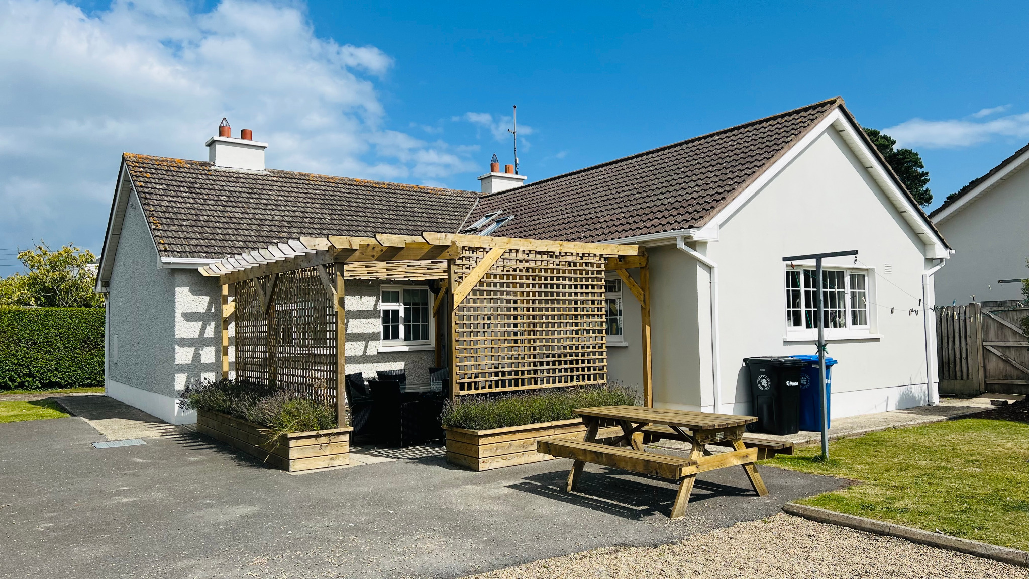 Bungalow and pergola at Dash Bungalow