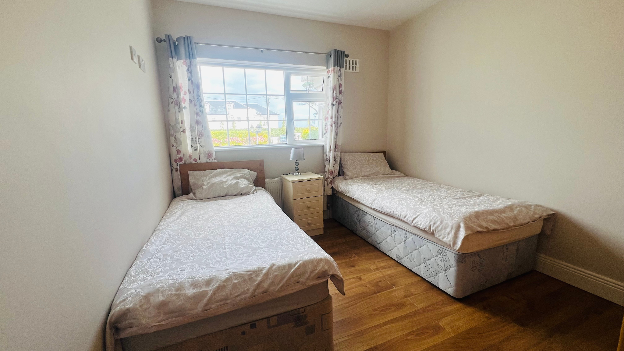 Twin bedroom at Ellington Lodge